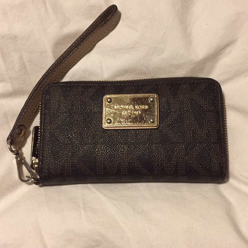 Michael Kors Wristlet 💕